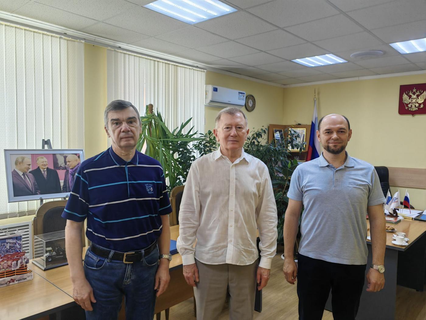 Визит представителей НИИЛ транспортных средств к изготовителю приборов ...